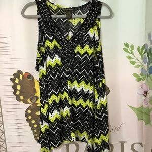 🙀3/$20 Susan Lawrence~Women’s Black & Yellow~Chevron Sleeveless Tunic~Size-XL